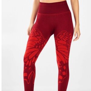 Fabletics High Waisted Seamless Butterfly 7/8 leggings in Burgundy Red